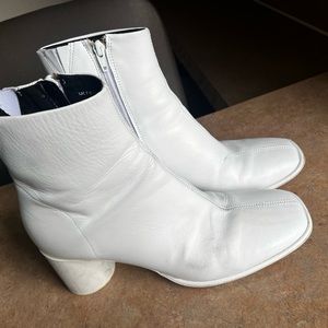 White round heel boots
